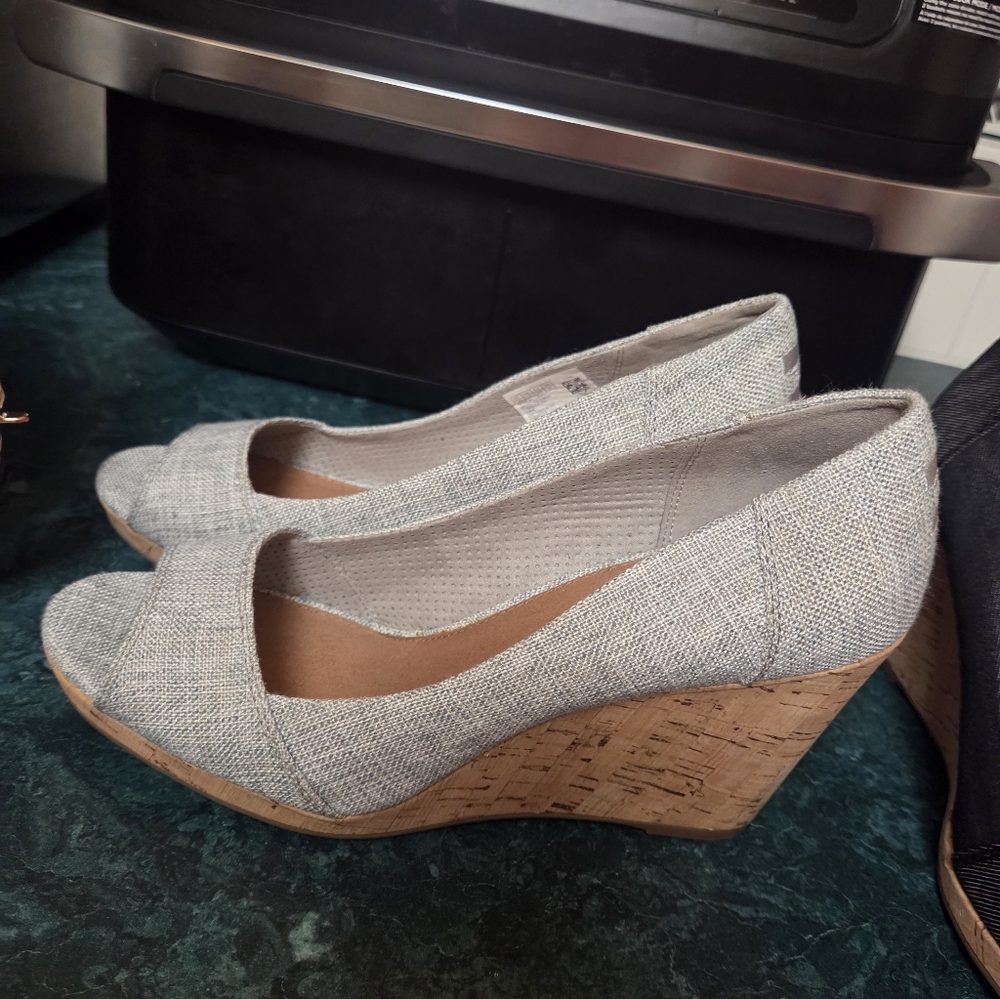 Toms Light Gray Wedge Shoes